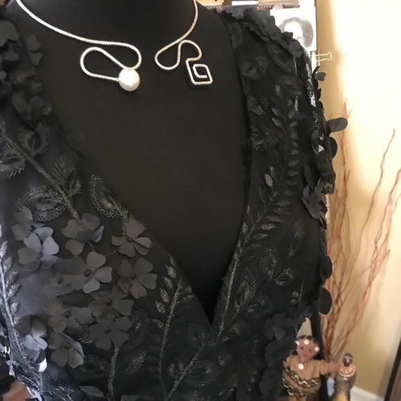 🌺BLOOMING ELEGANCE🌺 - Picture 3 of 8